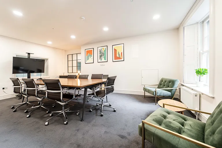 Teaching suite with seating and screen